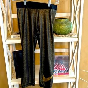 Nike Gold Cropped Tight sz M